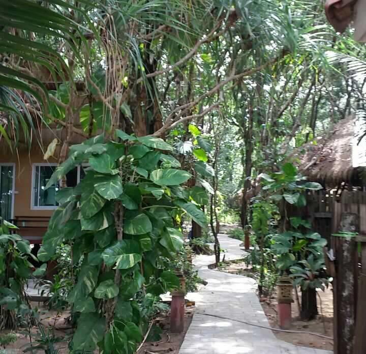 Jj Beach Resort & Jj Seafood Koh Phayam Exterior photo