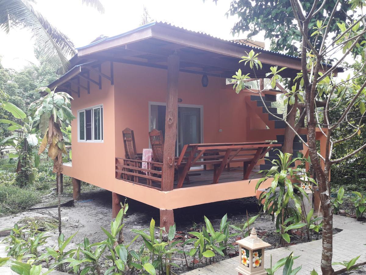 Jj Beach Resort & Jj Seafood Koh Phayam Exterior photo