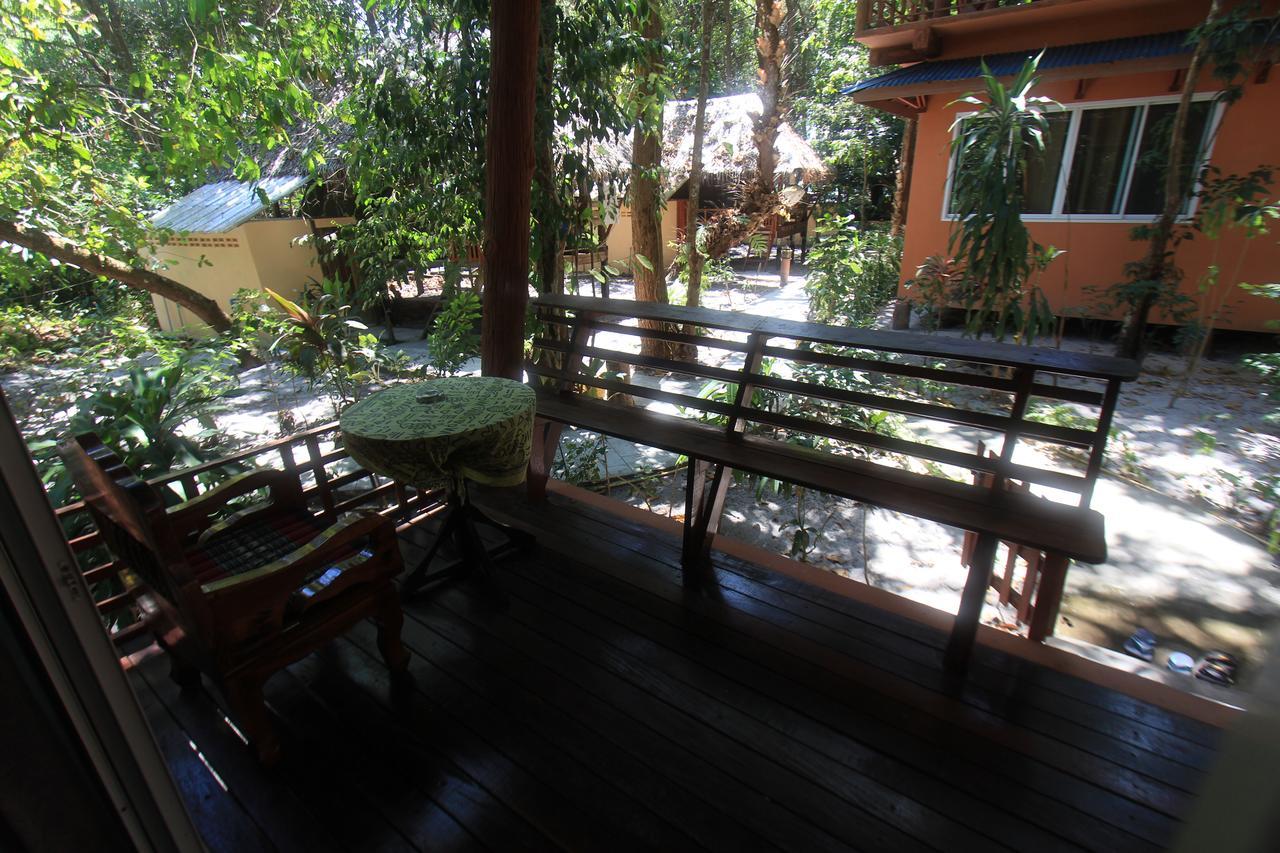Jj Beach Resort & Jj Seafood Koh Phayam Exterior photo