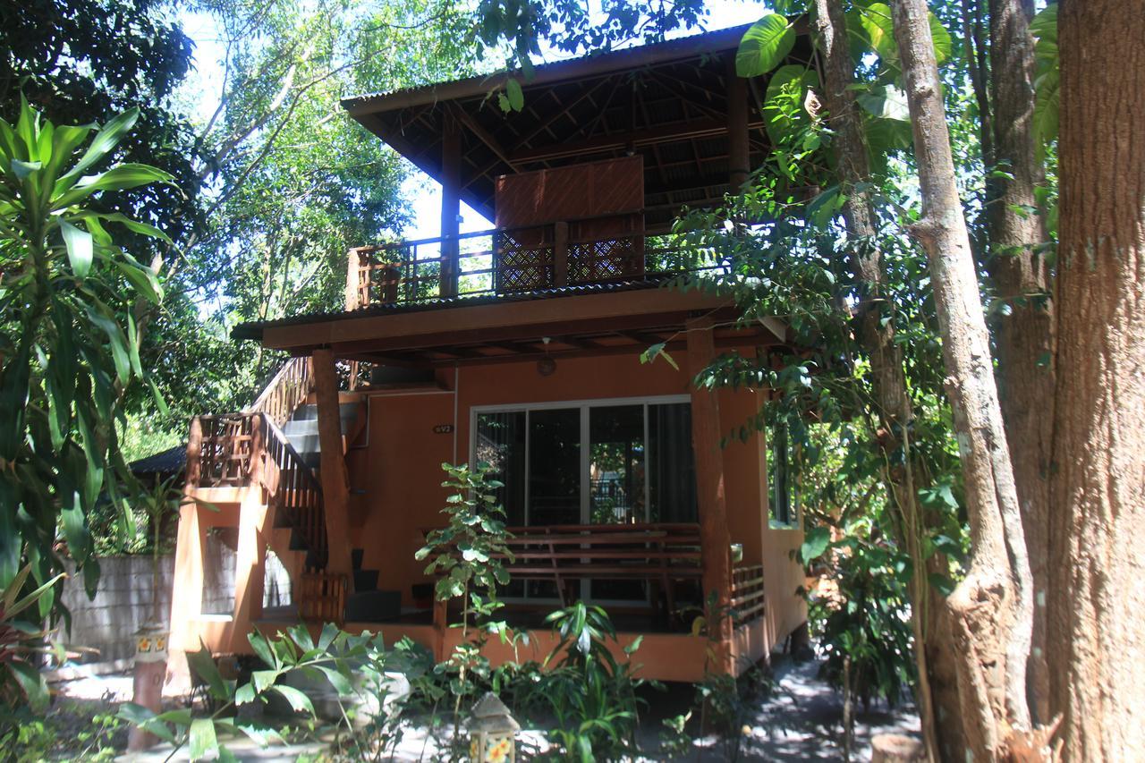 Jj Beach Resort & Jj Seafood Koh Phayam Exterior photo