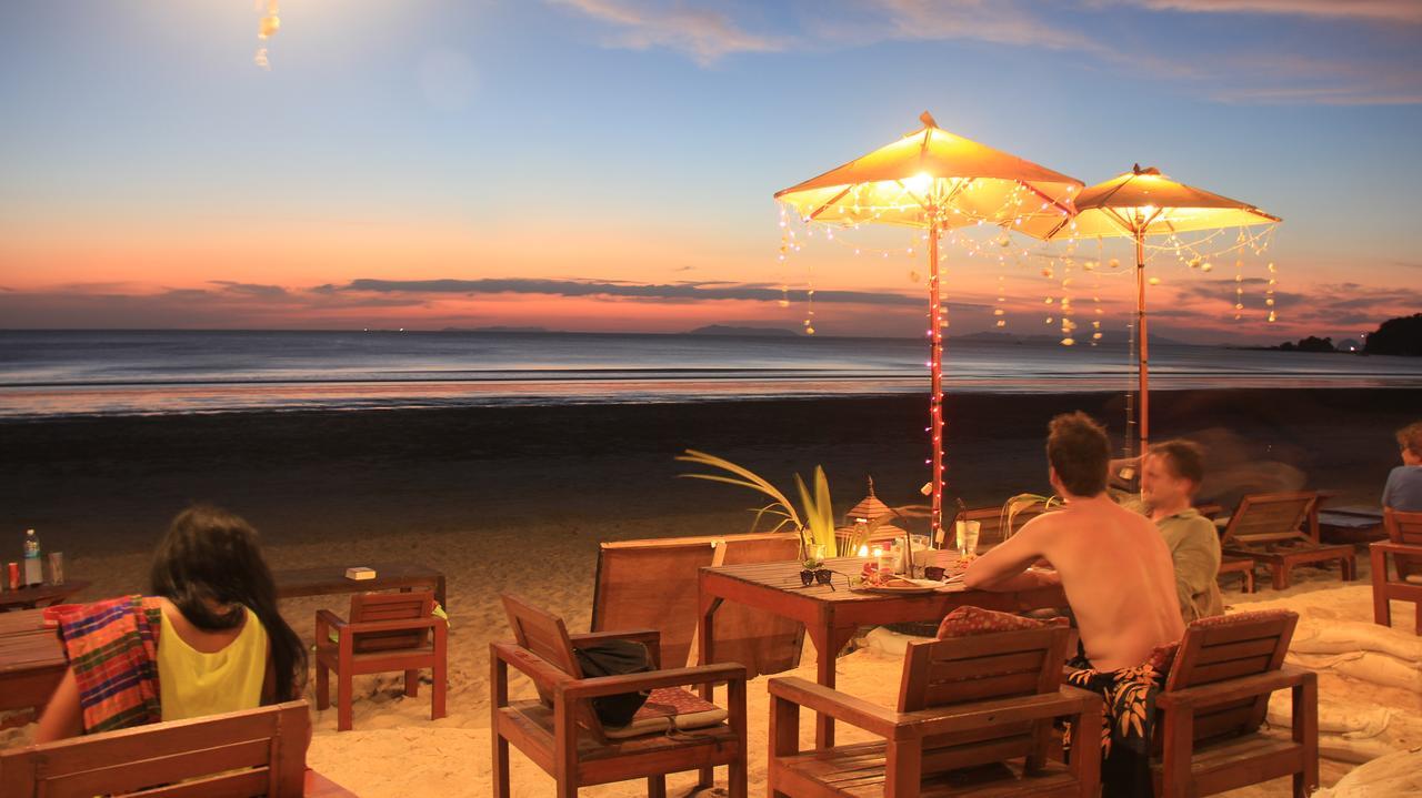 Jj Beach Resort & Jj Seafood Koh Phayam Exterior photo