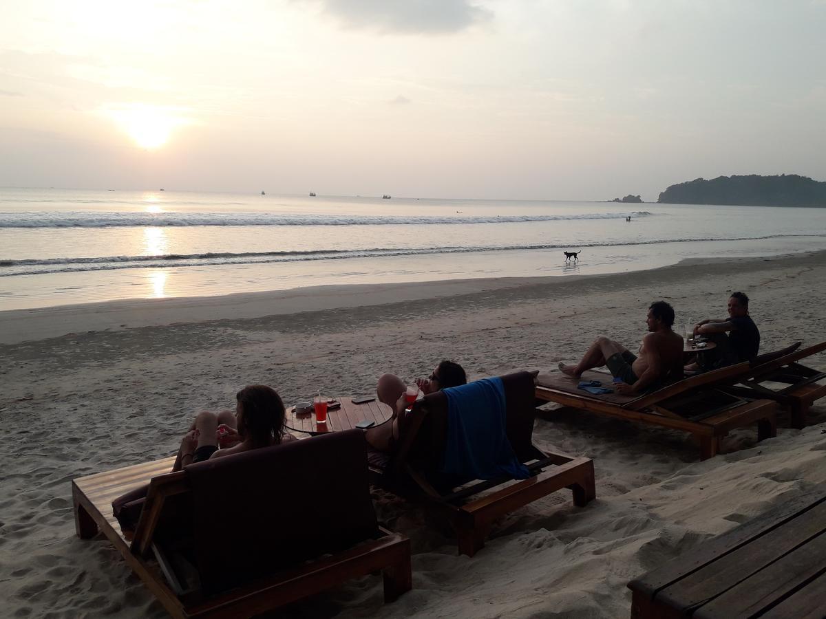 Jj Beach Resort & Jj Seafood Koh Phayam Exterior photo
