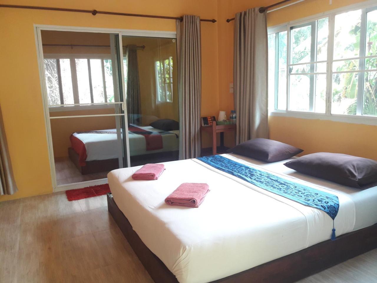 Jj Beach Resort & Jj Seafood Koh Phayam Exterior photo